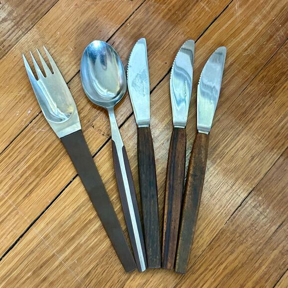 Lot of Wooden and Faux Wood Mid-Century Flatware Pieces – 5 Pieces - Picture 5 of 9